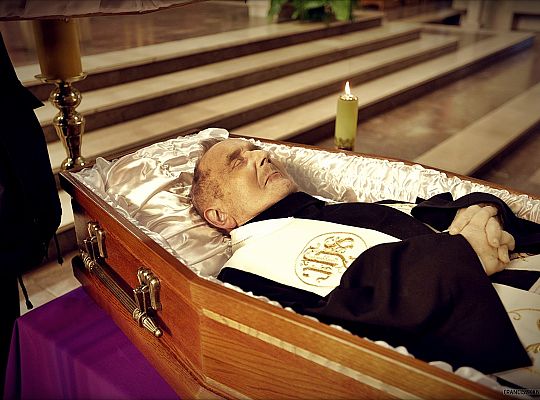 Grafika #13: Pogrzeb o. Jacka Kamzeli