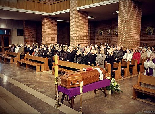 Grafika #25: Pogrzeb o. Jacka Kamzeli