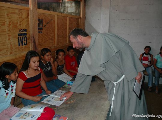 Grafika #10: Śmierć misjonarza o. Mirosława Karczewskiego