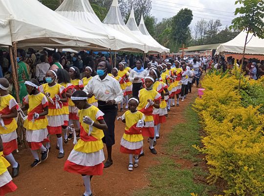 Grafika #0: Święcenia kapłańskie w Kenii